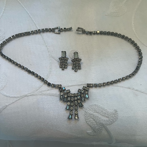 Vintage 14 inch Faux Crystal Neclace with pierced earrings - Picture 1 of 5